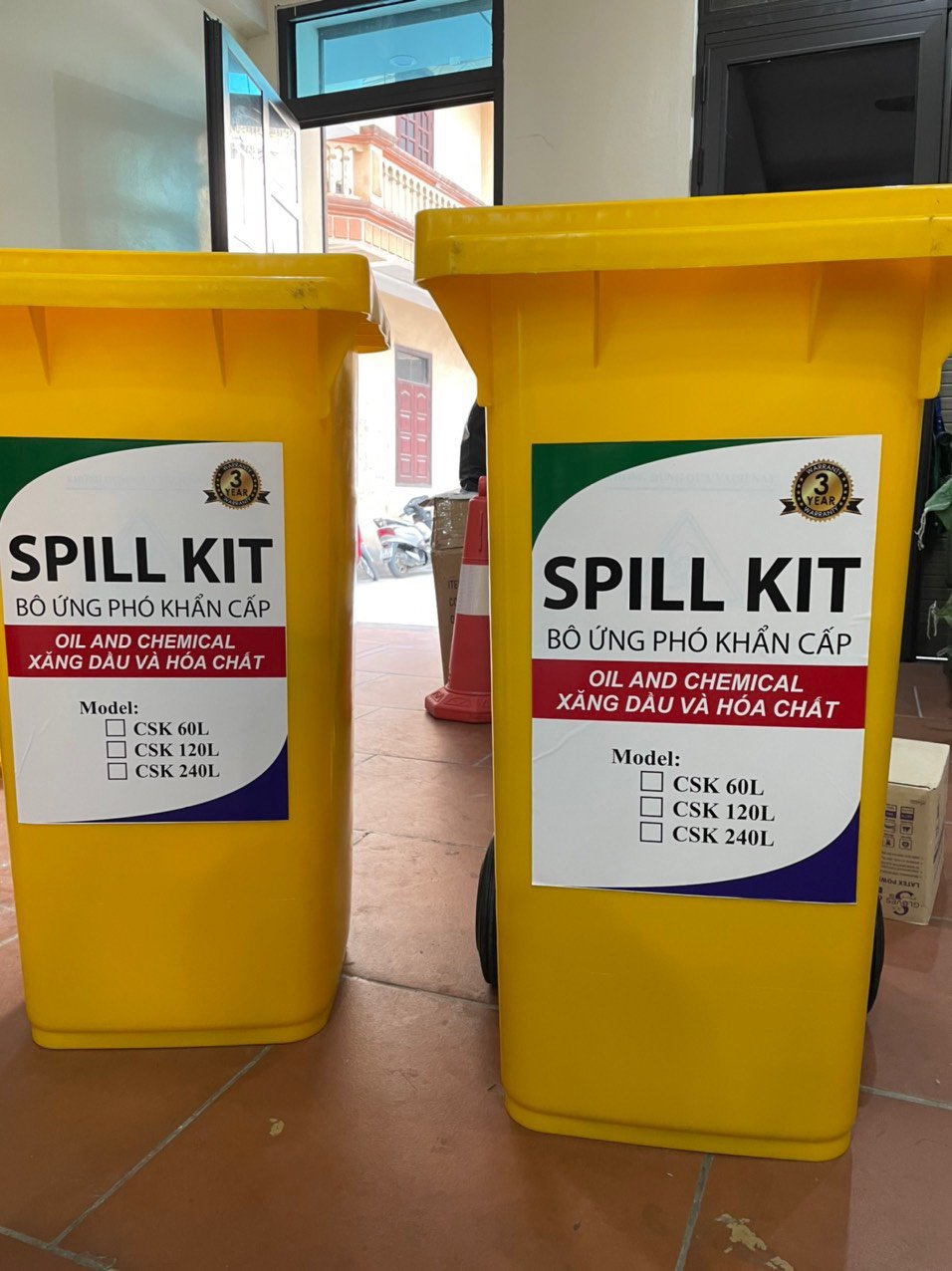 Bộ ứng cứu dầu tràn (Spill Kit 120L) - Ảnh 2