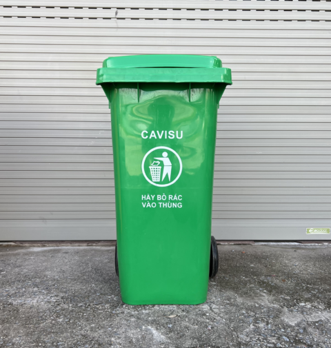 Thùng rác nhựa 100L thương hiệu Cavisu bền đẹp,khả năng chịu nhiệt , thiết kế nắp đậy thông minh , có bánh xe đẩy di chuyển dễ dàng