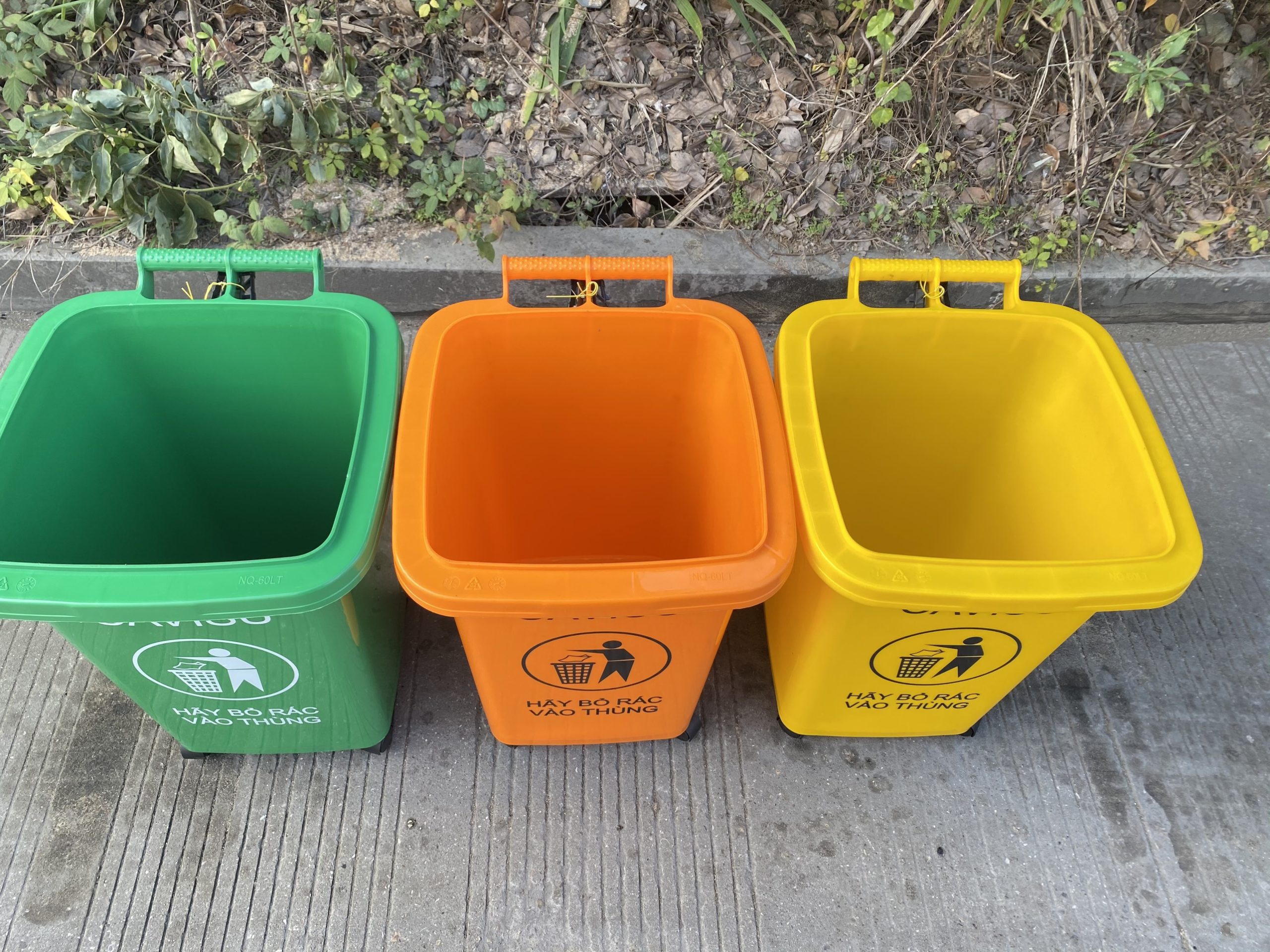 Thùng rác nhập khẩu thương hiệu CAVISU loại 60L chất lượng cao, bền bỉ, màu sắc đa dạng - Ảnh 4