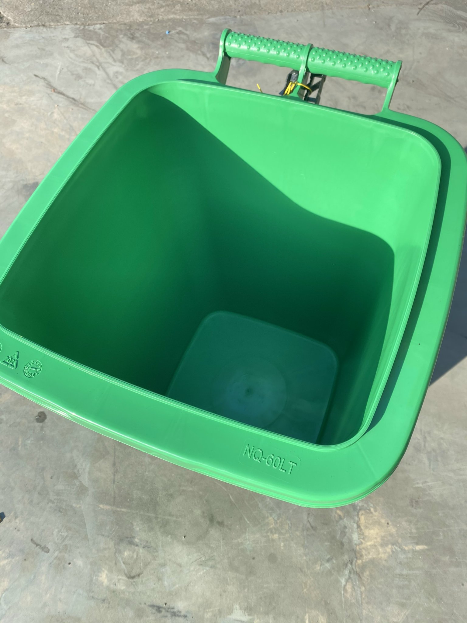 Thùng rác nhập khẩu thương hiệu CAVISU loại 60L chất lượng cao, bền bỉ, màu sắc đa dạng - Ảnh 2