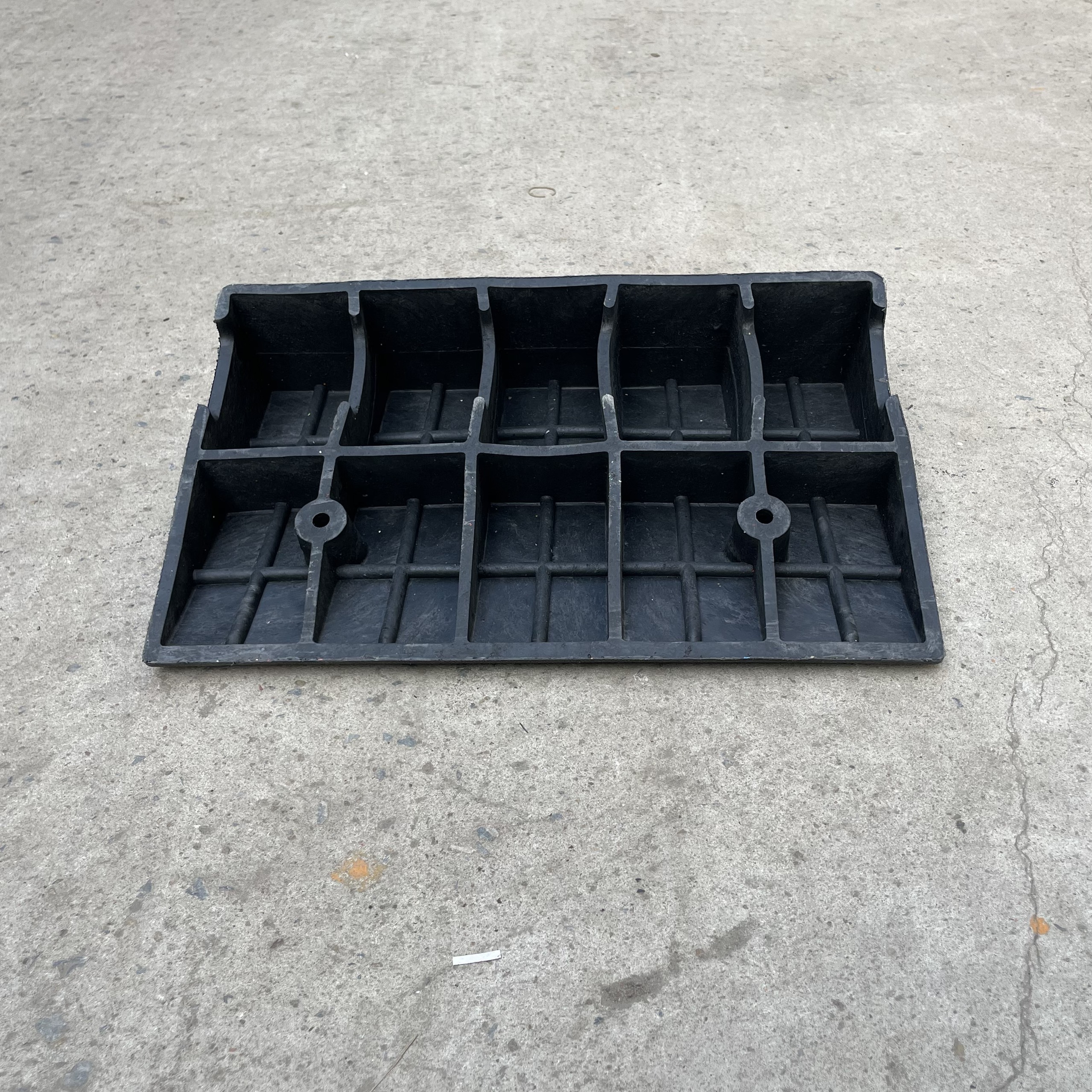 Bục chặn lùi xe 50*32*13cm an toàn, tiện lợi, chịu va đập cực kì tốt - Ảnh 4