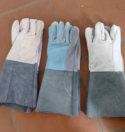 Găng tay da lộn combo siêu đẹp từ hình thức đến màu sắc kèm chất lượng khỏi bàn
