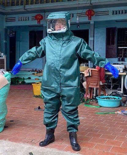 Quần áo bắt ong kèm quạt điều hòa